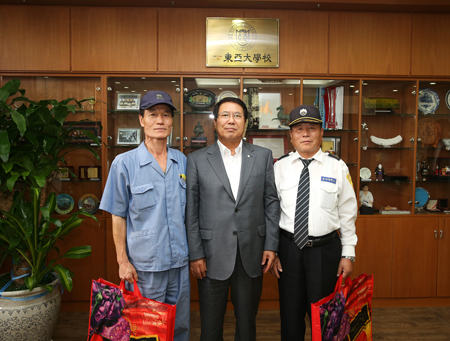 권오창 동아대 총장, 추석 맞아 용역직원까지 선물 챙겨