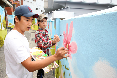 동아대 졸업생 3인, ‘안전한 덕포동 만들기’ 사업 참여