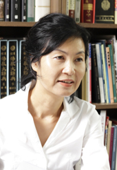 박은경 교수, 동아대에 ‘눌원문화상’ 상금 전액 기부