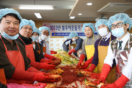 동아대 노동조합, ‘사랑의 김치나누기’ 행사 열어