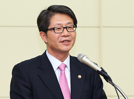 류길재 통일부장관 22일 동아대서 특강