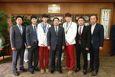 아시안게임 주역 김태훈‧남기웅 선수, 동아대 권오창 총장 내방