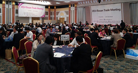 동아대 LINC사업단 학생 서포터즈, ‘2014 하반기 통합바이어 상담회’서 활약