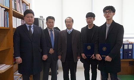 경복의학연구재단, 동아대생에게 장학금 전달