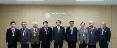 동아대학교, 퇴임교수 10명에 정부 훈포장 전수