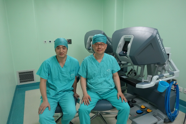 동아대 성경탁 교수, 중국 베이징 학술대회서 로봇수술 시연