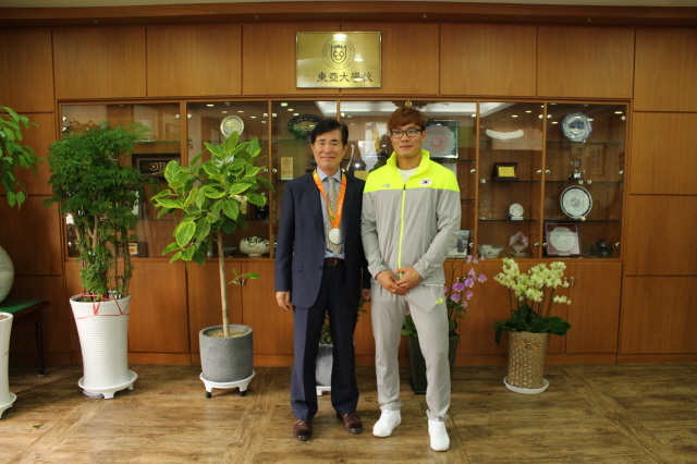 리우패럴림픽 은메달리스트 이정민 유도 선수, 총장 접견 