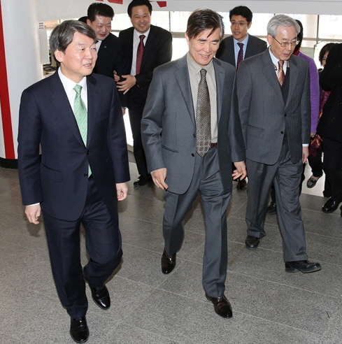 국민의당 안철수 전 대표, 동아대 산학연 연구단지 조성사업단 방문