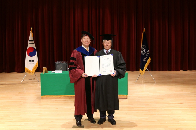 동아대, 장복만 ㈜동원개발 회장 명예법학사 수여 