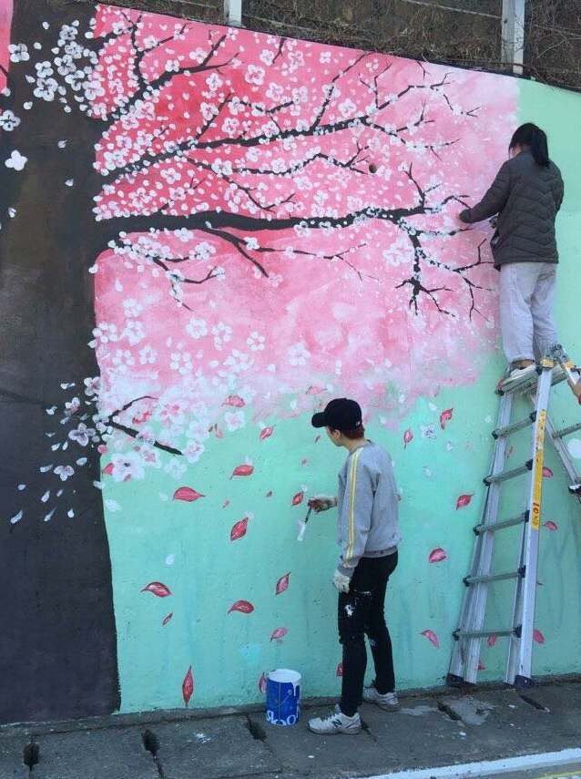 동아대 학생들, 초등학교에 재능기부 벽화 조성