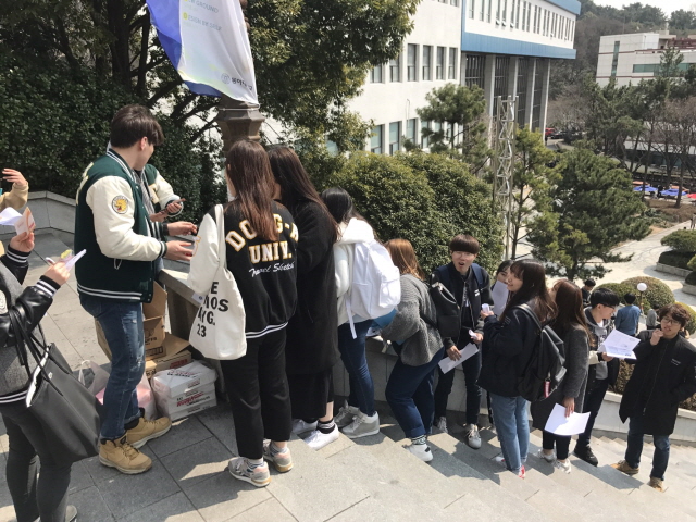 동아대 스포츠 아이 동아리, ‘108계단 오르기’ 이벤트 열어