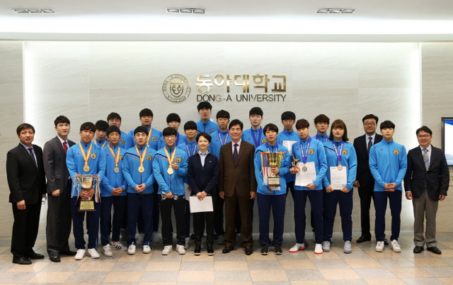 전국대회 우승 스포츠단 선수들, 한석정 총장 접견 