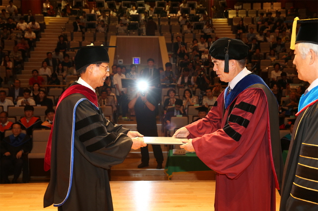 동아대, ‘2016학년도 후기 석·박사 학위수여식’ 개최 