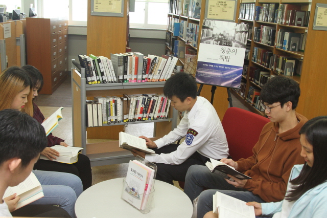 동아대 교수진 엄선 명서 50선 <청춘의 책탑> 도서관 비치 ‘호응’ 