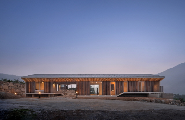 동아대 출신 이기철 건축사, 신진건축사 최우수상 ‧ 한국농촌건축 대상 겹경사