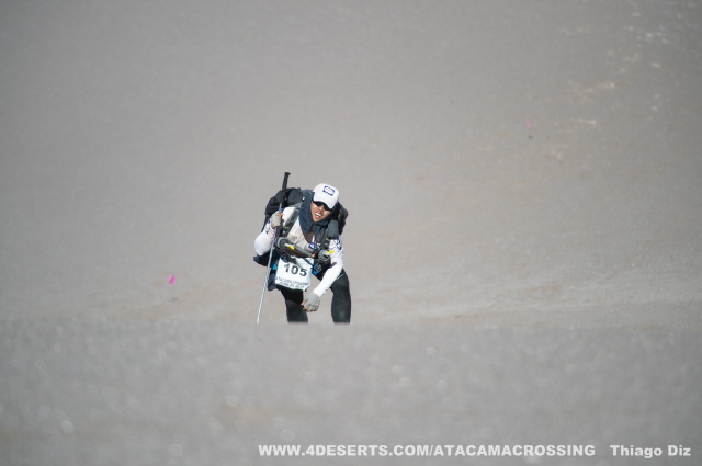 '아프리카 우물 기부' 위해 세계 4대 사막 레이스 도전 중인 청년 '화제'