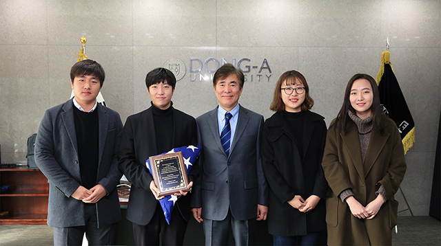 美 윌로우즈 거주 한국전쟁 참전용사들, 동아대에 감사패 전달