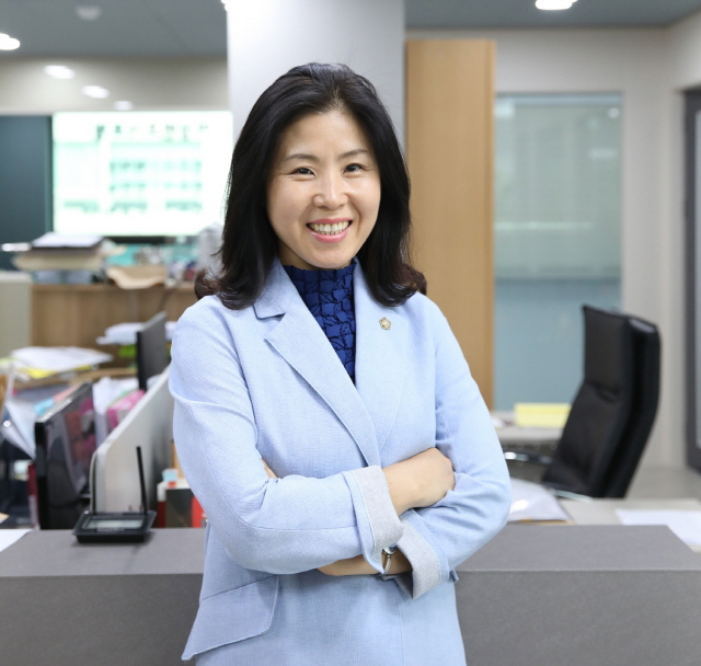 동아대 출신 김미애 변호사, 후배 위한 장학금 쾌척