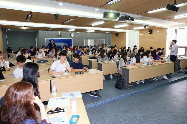 동아대, 교수 4명이 한 강의실에서 수업하는 ‘코티칭(co-teaching)’ 과목 최초 개설