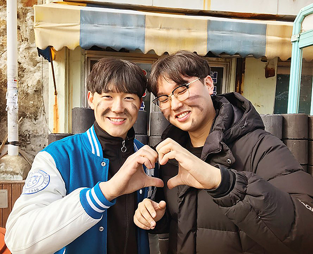 동아대 학생, 군고구마 판매 수익금으로 연탄 기부 ‘눈길’