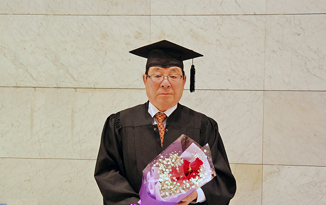 입학 61년 만에 ‘학사모’ 쓴 여든 셋 만학도 ‘화제’