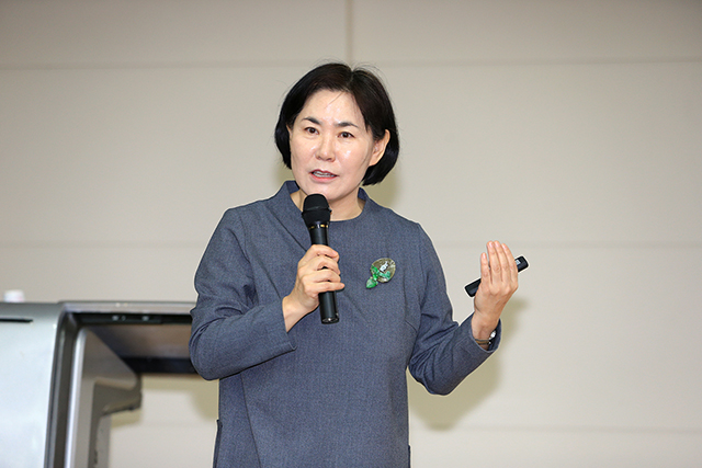 동아대 인문과학대학, ‘신입생‧재학생 초청 특강’ 지난 10일 개최