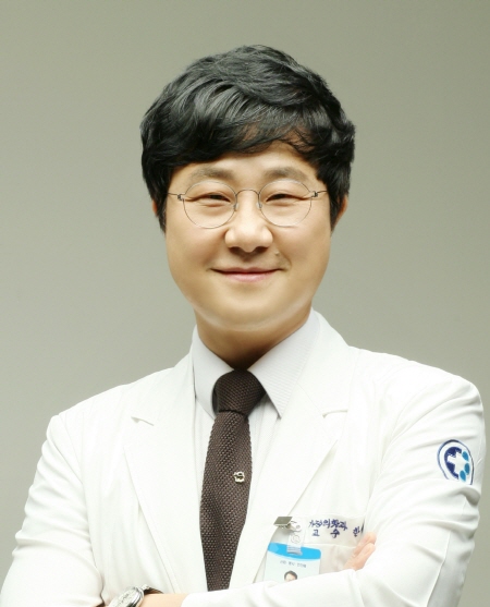 한성호 동아대 입학관리처장, KNN 감사패 수상