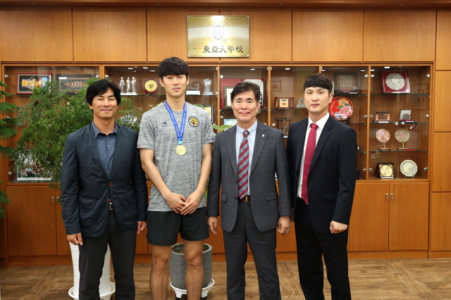 한석정 동아대 총장, 나폴리 하계유니버시아드 태권도 金 강민우 선수 격려