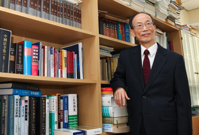 조무제 석좌교수, 법학전문대학원 발전기금 1,000만 원 기부