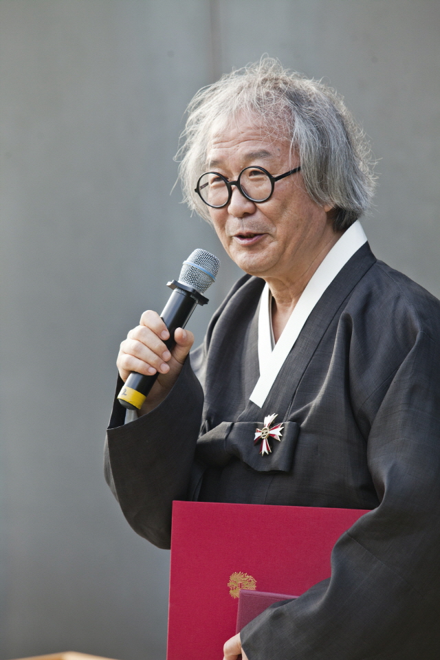 승효상 동아대 건축학과 석좌교수, 오스트리아 ‘학술예술 1급 십자훈장’ 받아