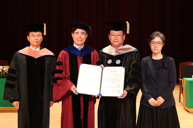 동아대, 최삼섭 ㈜대원플러스건설 회장에게 명예경영학박사 학위 수여