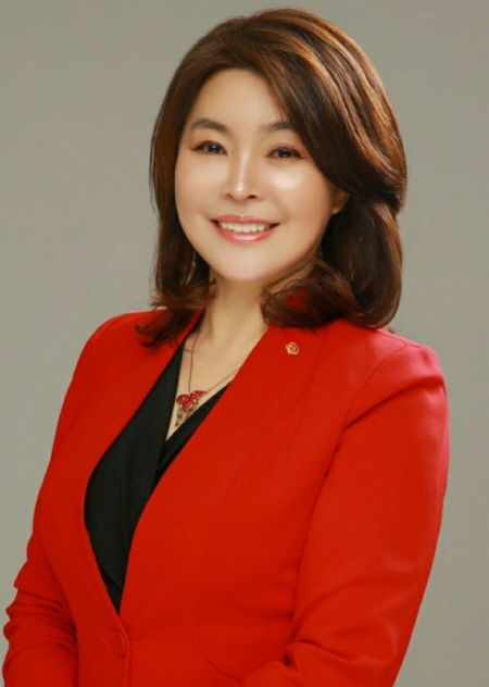 유서진 ㈜블라디보스톡 골프&리조트 이사, 동아대 경영대학 발전기금 32호 기부