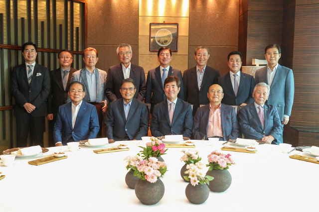 한석정 동아대 총장, 부·울·경 상공회의소 회장 및 대표 기업인들로부터 감사패 받아