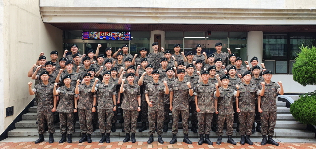 동아대 이해우 총장, 하계전투지휘자훈련 참가 학군사관후보생들에게 위문품 전달