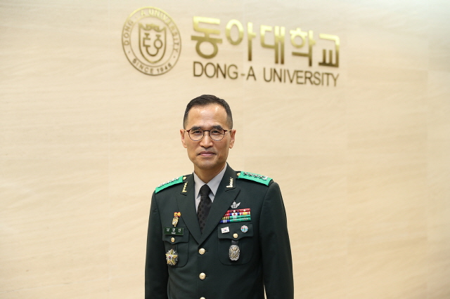 동아대, 비(非)사관학교 출신 최초 남영신 육군 참모총장 배출