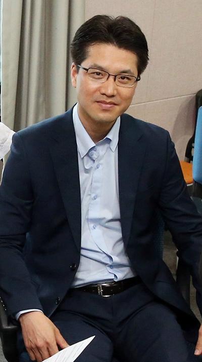 [부산일보] '엄마의 엄마' 출간 강동완 동아대 교수 