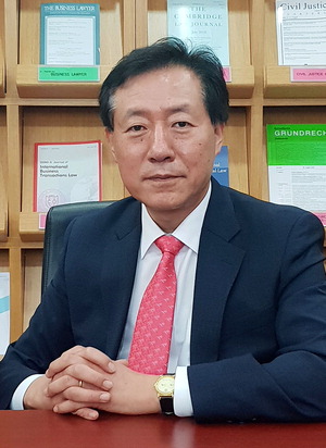 [국제신문/인터뷰] “법·국민 소통하도록 법률용어 한글로 순화해야” - 하태영 법학전문대학원 교수