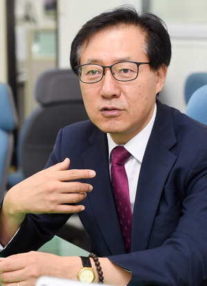 [국제신문] “지역 법학자·검사 머리 맞댄 모임 20년 맞아 감개무량” 
