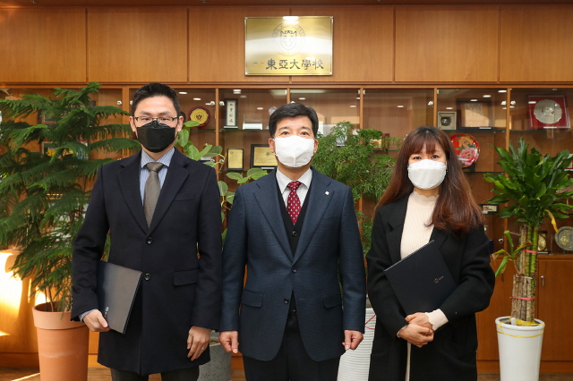 동아대 정성원 팀장·공미정 직원, 교육부장관 표창 받아