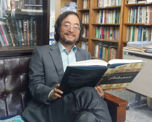 동아대 영미학과 송홍한 교수, 『밀턴의 산문선집』 1~2권 번역서 발간