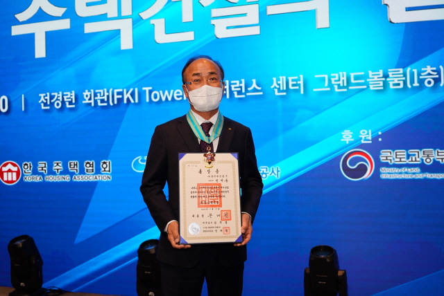 동아대 MBA 54기 성석동 수영주택건설(주) 대표이사, 은탑산업훈장 수훈