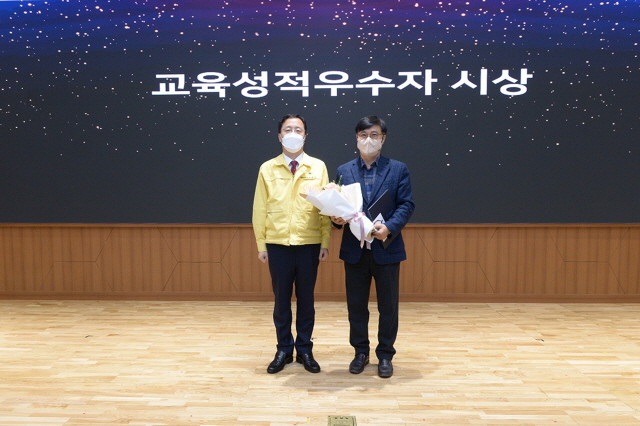 동아대 기업재난관리학과 제2호 박사 유재룡 동문, 지방자치인재개발원장상 수상