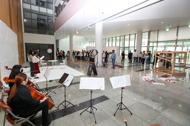 동아대 현대미술학과, 오픈스튜디오 행사 ‘업로딩: UP_Loading’ 개최