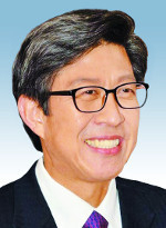 [국민일보/박형준 칼럼]봉합으로는 넘을 수 없는 신뢰의 위기 - 박형준 국제전문대학원 교수