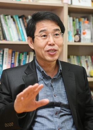 [국제신문/인물] 오이로 숙취음료 개발, 농림부 장관 표창 - 서권일 생명공학과  교수