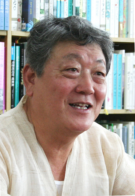 [김해뉴스/칼럼] 새로운 사냥법- 평화의 가족 되기 - 신진 한국어문학과 명예교수