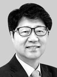 [매일경제]실무와 사례 위주 교육으로 전환..직장인 위해 학점·수업시간 변경 - 윤성욱 경영대학원장