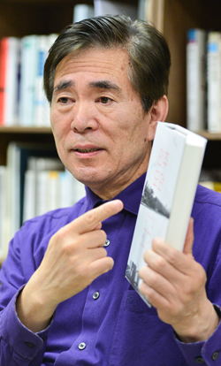 [동아일보/파워리더 인터뷰]“교육중심대학으로 졸업생이 자긍심 갖는 대학 만들겠다” -  한석정 동아대 총장