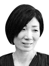 [경향신문/함정임의 세상풍경] 성난 눈으로 돌아보다 - 함정임 한국어문학과 교수