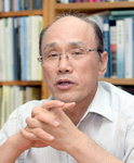 [국제신문/시국칼럼]이젠 내려와라, 더는 시간이 없다 - 홍순권 사학과 교수